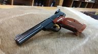 Browning Buckmark pienoispistooli muotoillulla kahvalla